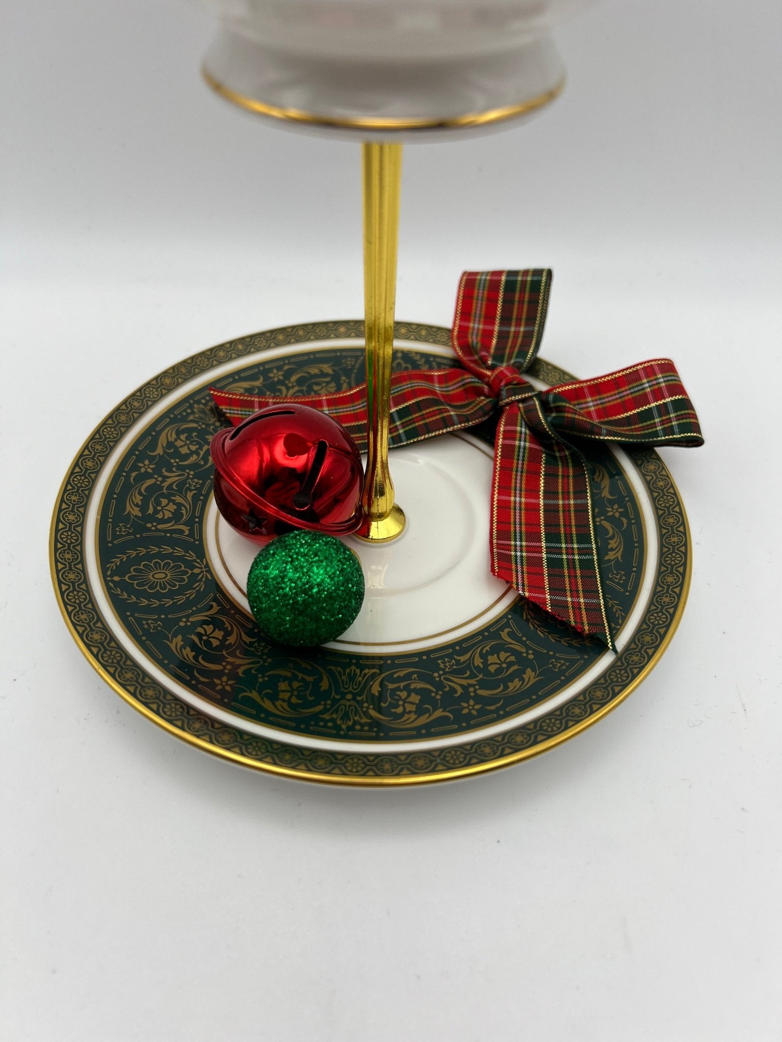 Christmas Holly Gold - Rimmed Teacup Stand | The Brooklyn Teacup - The Brooklyn Teacup