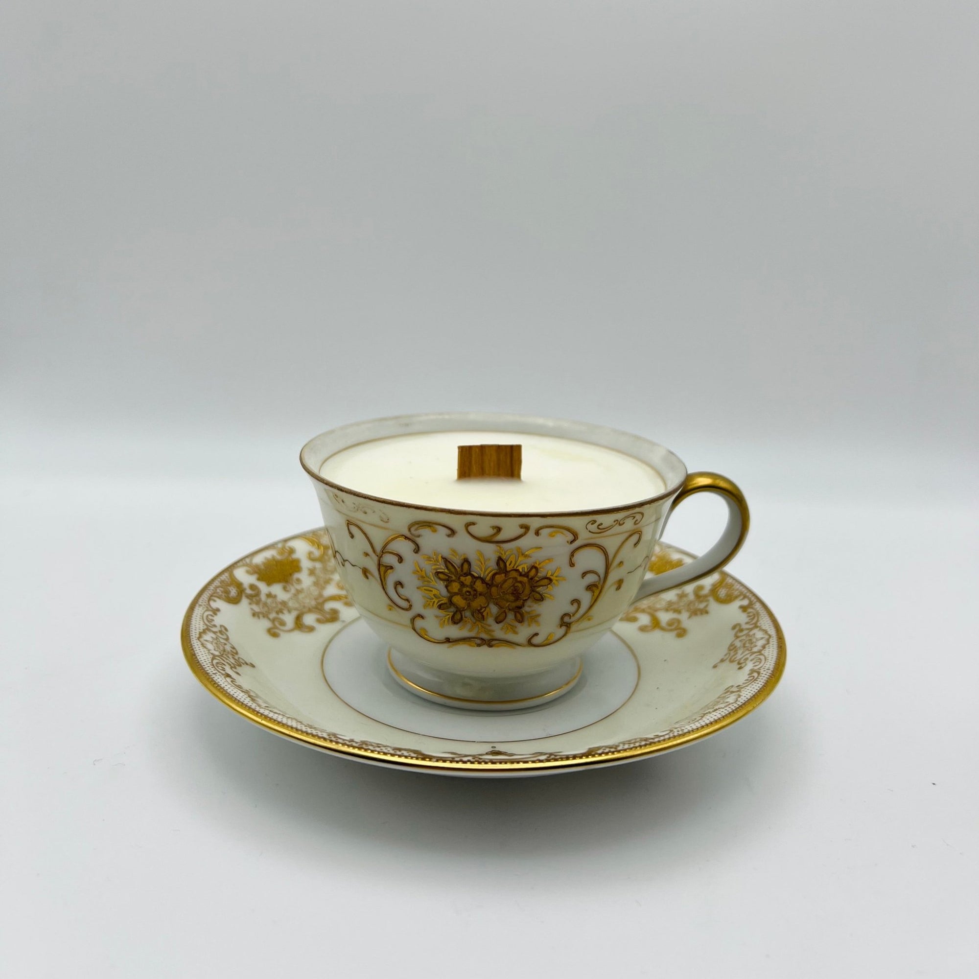 Gilded Christmas Teacup Candle | The Brooklyn Teacup - The Brooklyn Teacup