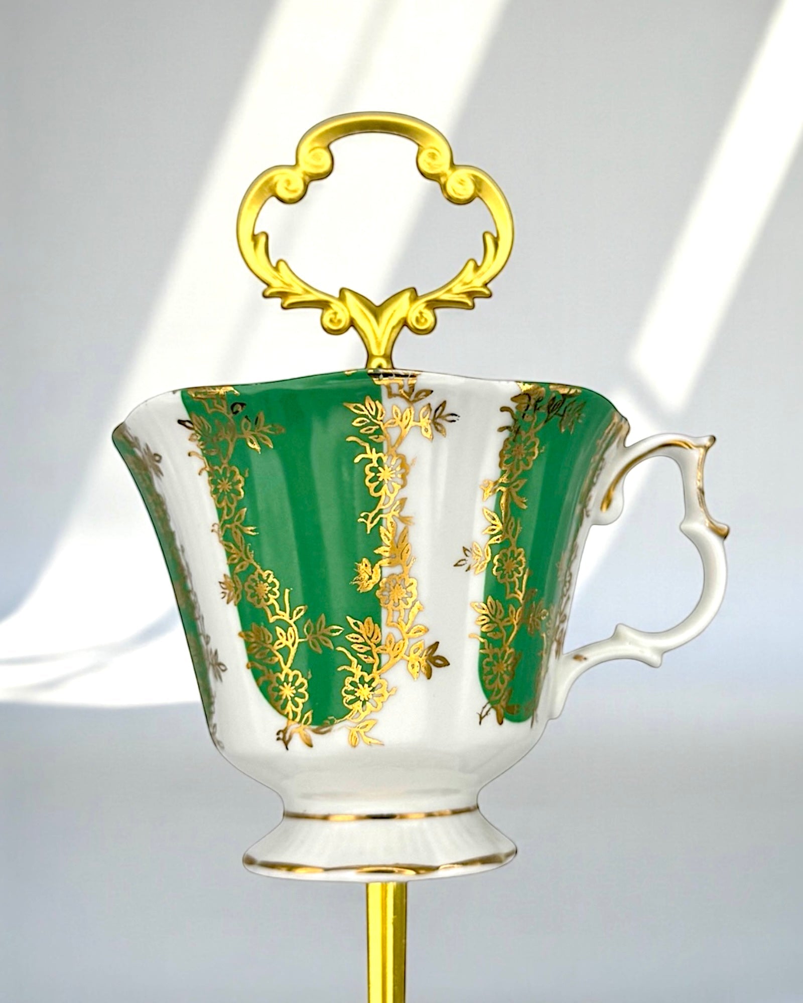 Royal Albert Holly Teacup Stand | The Brooklyn Teacup - The Brooklyn Teacup