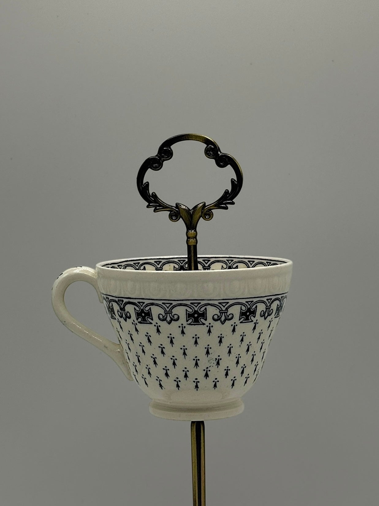 Spode Fleur de Lis x Fishs Eddy Skyline Teacup Stand | The Brooklyn Teacup - The Brooklyn Teacup