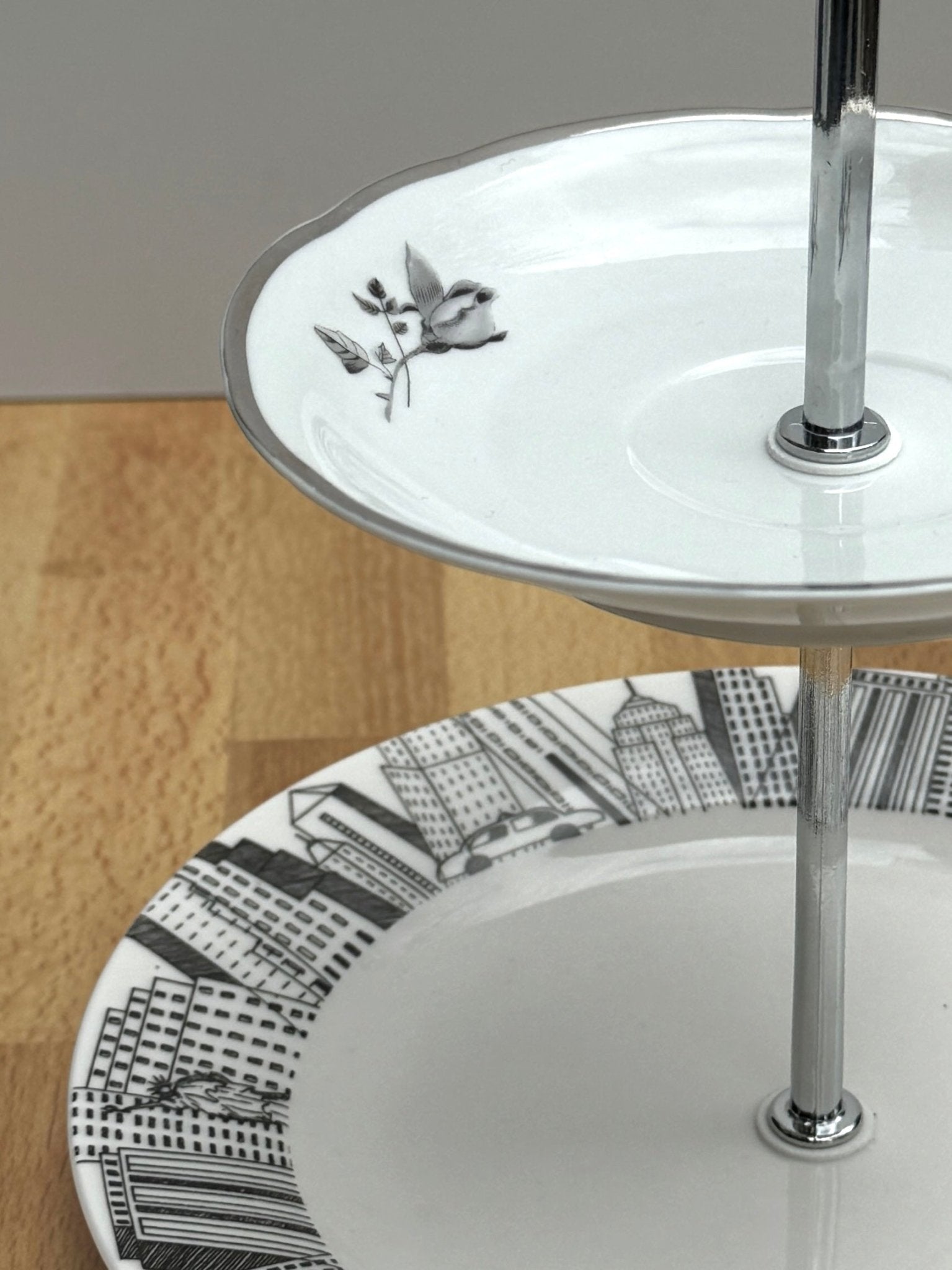 The Silver Metropolitan Two Tier | Manhattan Skyline x Cmielow - The Brooklyn Teacup