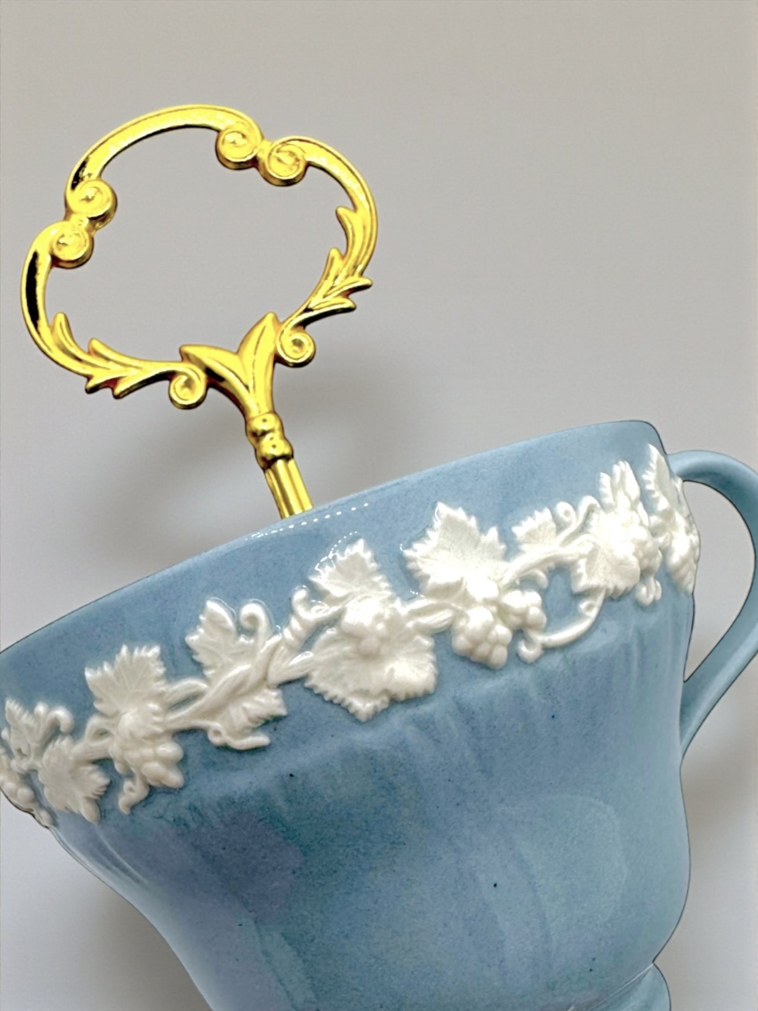 Wedgwood Queensware Teacup Stand | The Brooklyn Teacup - The Brooklyn Teacup